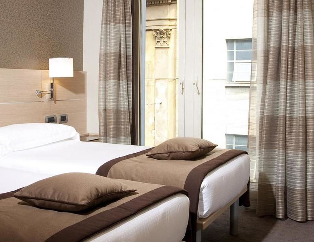 Iq Hotel 4*